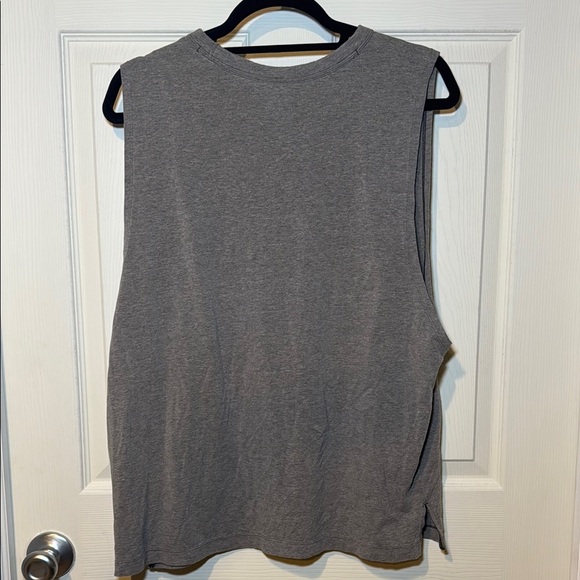 Under Armour Project Rock Sleeveless Grey Brahma Bull Tank Size XL - Picture 2 of 7